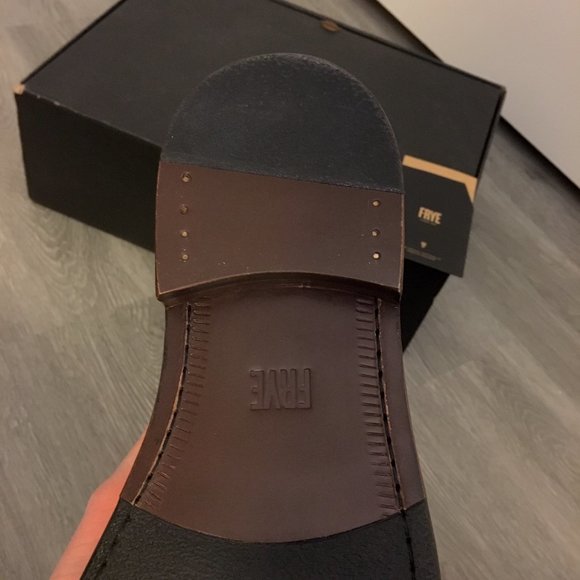 FRYE CHELSEA BOOTS - NEW - SIZE 11 - RARE - Picture 3 of 7